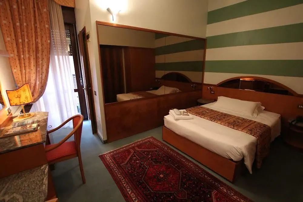 Hotel Carrobbio Milan 4*,