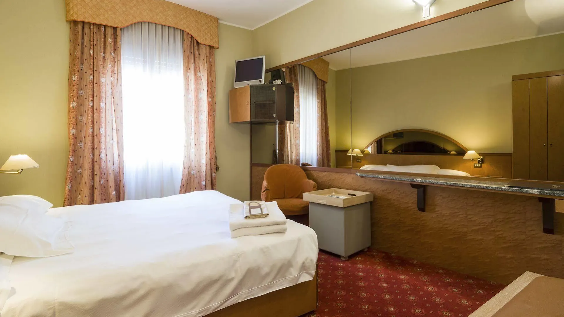 Hotel Carrobbio Milano 4*,